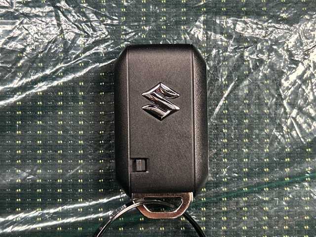 スズキ ジムニー ノマド FC 岐阜県 2025(令7)年 0.1千km アークティックホワイトパール 登録時走行距離２５ｋｍ/レーダークルーズコントロール/ダウンアシスト/シートヒーター/コーナーセンサー/オートライト/レーンキープアシスト/純正アルミホイール/衝突軽減システム/ミラーヒーター/電動格納ミラー/４ＷＤ/プッシュボタン/横滑り防止装置