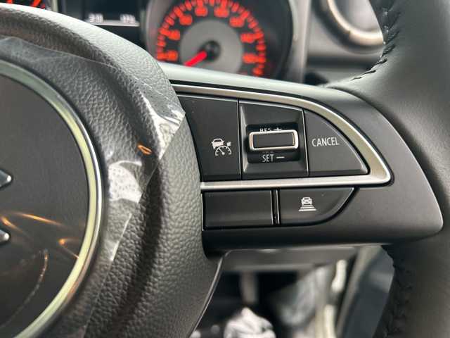 スズキ ジムニー ノマド FC 岐阜県 2025(令7)年 0.1千km アークティックホワイトパール 登録時走行距離２５ｋｍ/レーダークルーズコントロール/ダウンアシスト/シートヒーター/コーナーセンサー/オートライト/レーンキープアシスト/純正アルミホイール/衝突軽減システム/ミラーヒーター/電動格納ミラー/４ＷＤ/プッシュボタン/横滑り防止装置