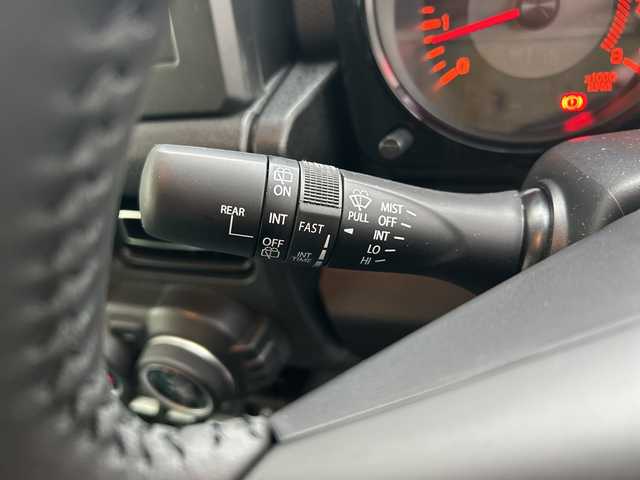 スズキ ジムニー ノマド FC 岐阜県 2025(令7)年 0.1千km アークティックホワイトパール 登録時走行距離２５ｋｍ/レーダークルーズコントロール/ダウンアシスト/シートヒーター/コーナーセンサー/オートライト/レーンキープアシスト/純正アルミホイール/衝突軽減システム/ミラーヒーター/電動格納ミラー/４ＷＤ/プッシュボタン/横滑り防止装置