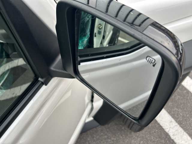 スズキ ジムニー ノマド FC 岐阜県 2025(令7)年 0.1千km アークティックホワイトパール 登録時走行距離２５ｋｍ/レーダークルーズコントロール/ダウンアシスト/シートヒーター/コーナーセンサー/オートライト/レーンキープアシスト/純正アルミホイール/衝突軽減システム/ミラーヒーター/電動格納ミラー/４ＷＤ/プッシュボタン/横滑り防止装置