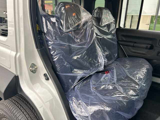 スズキ ジムニー ノマド FC 岐阜県 2025(令7)年 0.1千km アークティックホワイトパール 登録時走行距離２５ｋｍ/レーダークルーズコントロール/ダウンアシスト/シートヒーター/コーナーセンサー/オートライト/レーンキープアシスト/純正アルミホイール/衝突軽減システム/ミラーヒーター/電動格納ミラー/４ＷＤ/プッシュボタン/横滑り防止装置