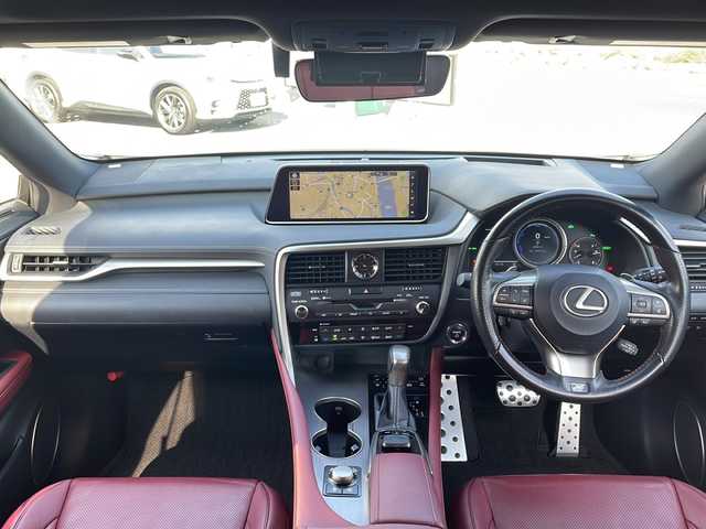 レクサス ＲＸ 450h Fスポーツ 三重県 2017(平29)年 5.6万km ホワイトノーヴァガラスフレーク メーカーオプション/・マークレビンソンプレミアムサラウンドサウンドシステム/・ムーンルーフ/・パノラミックビューモニター/・ブラインドスポットモニター/・クリアランスソナー/・リアクロストラフィックアラート/・リアクロストラフィックオートブレーキ/・後席電動格納シート/・後席シートヒーター/セーフティシステムプラス/・プリクラッシュセーフティシステム/・レーンキーピングアシスト/・オートマチックハイビーム/・レーダークルーズコントロール/TRDエアロ/TRDマフラー/純正12.3型SDナビ/フルセグTV/【CD/DVD/BD/SD/Bluetooth/USB/AUX】/ビルトインETC2.0/パドルシフト/ステアリングヒーター/ヘッドアップディスプレイ/AC100V電源/レザーシート/D/N席シートベンチレーション/全席シートヒーター/全席パワーシート/パワーバックドア/オートライト/角型三眼LEDヘッドランプ/LEDシーケンシャルターンランプ/LEDフロントフォグランプ/235/55R20インチ純正AW/【社外AW/スタッドレスタイヤ積込】/プッシュスタート/スマートキー/スペアキー/純正フロアマット