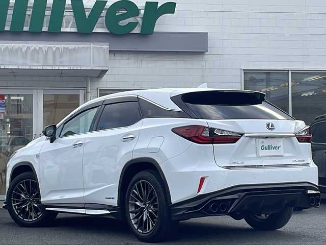 レクサス ＲＸ 450h Fスポーツ 三重県 2017(平29)年 5.6万km ホワイトノーヴァガラスフレーク メーカーオプション/・マークレビンソンプレミアムサラウンドサウンドシステム/・ムーンルーフ/・パノラミックビューモニター/・ブラインドスポットモニター/・クリアランスソナー/・リアクロストラフィックアラート/・リアクロストラフィックオートブレーキ/・後席電動格納シート/・後席シートヒーター/セーフティシステムプラス/・プリクラッシュセーフティシステム/・レーンキーピングアシスト/・オートマチックハイビーム/・レーダークルーズコントロール/TRDエアロ/TRDマフラー/純正12.3型SDナビ/フルセグTV/【CD/DVD/BD/SD/Bluetooth/USB/AUX】/ビルトインETC2.0/パドルシフト/ステアリングヒーター/ヘッドアップディスプレイ/AC100V電源/レザーシート/D/N席シートベンチレーション/全席シートヒーター/全席パワーシート/パワーバックドア/オートライト/角型三眼LEDヘッドランプ/LEDシーケンシャルターンランプ/LEDフロントフォグランプ/235/55R20インチ純正AW/【社外AW/スタッドレスタイヤ積込】/プッシュスタート/スマートキー/スペアキー/純正フロアマット