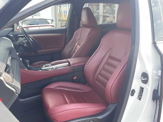 レクサス ＲＸ 450h Fスポーツ 三重県 2017(平29)年 5.6万km ホワイトノーヴァガラスフレーク メーカーオプション/・マークレビンソンプレミアムサラウンドサウンドシステム/・ムーンルーフ/・パノラミックビューモニター/・ブラインドスポットモニター/・クリアランスソナー/・リアクロストラフィックアラート/・リアクロストラフィックオートブレーキ/・後席電動格納シート/・後席シートヒーター/セーフティシステムプラス/・プリクラッシュセーフティシステム/・レーンキーピングアシスト/・オートマチックハイビーム/・レーダークルーズコントロール/TRDエアロ/TRDマフラー/純正12.3型SDナビ/フルセグTV/【CD/DVD/BD/SD/Bluetooth/USB/AUX】/ビルトインETC2.0/パドルシフト/ステアリングヒーター/ヘッドアップディスプレイ/AC100V電源/レザーシート/D/N席シートベンチレーション/全席シートヒーター/全席パワーシート/パワーバックドア/オートライト/角型三眼LEDヘッドランプ/LEDシーケンシャルターンランプ/LEDフロントフォグランプ/235/55R20インチ純正AW/【社外AW/スタッドレスタイヤ積込】/プッシュスタート/スマートキー/スペアキー/純正フロアマット