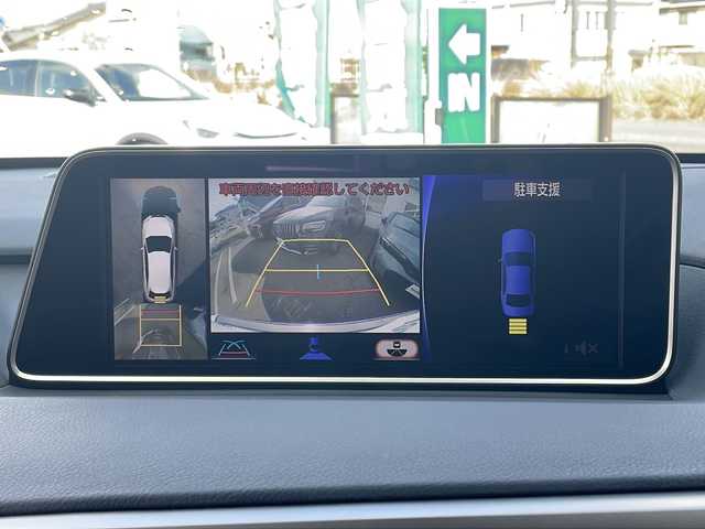 レクサス ＲＸ 450h Fスポーツ 三重県 2017(平29)年 5.6万km ホワイトノーヴァガラスフレーク メーカーオプション/・マークレビンソンプレミアムサラウンドサウンドシステム/・ムーンルーフ/・パノラミックビューモニター/・ブラインドスポットモニター/・クリアランスソナー/・リアクロストラフィックアラート/・リアクロストラフィックオートブレーキ/・後席電動格納シート/・後席シートヒーター/セーフティシステムプラス/・プリクラッシュセーフティシステム/・レーンキーピングアシスト/・オートマチックハイビーム/・レーダークルーズコントロール/TRDエアロ/TRDマフラー/純正12.3型SDナビ/フルセグTV/【CD/DVD/BD/SD/Bluetooth/USB/AUX】/ビルトインETC2.0/パドルシフト/ステアリングヒーター/ヘッドアップディスプレイ/AC100V電源/レザーシート/D/N席シートベンチレーション/全席シートヒーター/全席パワーシート/パワーバックドア/オートライト/角型三眼LEDヘッドランプ/LEDシーケンシャルターンランプ/LEDフロントフォグランプ/235/55R20インチ純正AW/【社外AW/スタッドレスタイヤ積込】/プッシュスタート/スマートキー/スペアキー/純正フロアマット