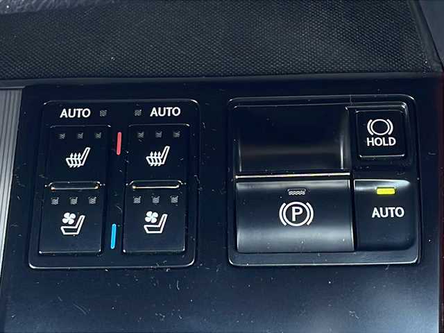 レクサス ＲＸ 450h Fスポーツ 三重県 2017(平29)年 5.6万km ホワイトノーヴァガラスフレーク メーカーオプション/・マークレビンソンプレミアムサラウンドサウンドシステム/・ムーンルーフ/・パノラミックビューモニター/・ブラインドスポットモニター/・クリアランスソナー/・リアクロストラフィックアラート/・リアクロストラフィックオートブレーキ/・後席電動格納シート/・後席シートヒーター/セーフティシステムプラス/・プリクラッシュセーフティシステム/・レーンキーピングアシスト/・オートマチックハイビーム/・レーダークルーズコントロール/TRDエアロ/TRDマフラー/純正12.3型SDナビ/フルセグTV/【CD/DVD/BD/SD/Bluetooth/USB/AUX】/ビルトインETC2.0/パドルシフト/ステアリングヒーター/ヘッドアップディスプレイ/AC100V電源/レザーシート/D/N席シートベンチレーション/全席シートヒーター/全席パワーシート/パワーバックドア/オートライト/角型三眼LEDヘッドランプ/LEDシーケンシャルターンランプ/LEDフロントフォグランプ/235/55R20インチ純正AW/【社外AW/スタッドレスタイヤ積込】/プッシュスタート/スマートキー/スペアキー/純正フロアマット