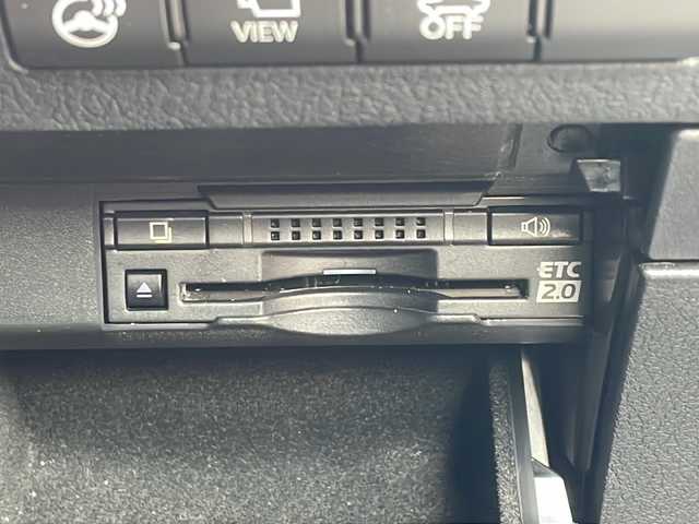 レクサス ＲＸ 450h Fスポーツ 三重県 2017(平29)年 5.6万km ホワイトノーヴァガラスフレーク メーカーオプション/・マークレビンソンプレミアムサラウンドサウンドシステム/・ムーンルーフ/・パノラミックビューモニター/・ブラインドスポットモニター/・クリアランスソナー/・リアクロストラフィックアラート/・リアクロストラフィックオートブレーキ/・後席電動格納シート/・後席シートヒーター/セーフティシステムプラス/・プリクラッシュセーフティシステム/・レーンキーピングアシスト/・オートマチックハイビーム/・レーダークルーズコントロール/TRDエアロ/TRDマフラー/純正12.3型SDナビ/フルセグTV/【CD/DVD/BD/SD/Bluetooth/USB/AUX】/ビルトインETC2.0/パドルシフト/ステアリングヒーター/ヘッドアップディスプレイ/AC100V電源/レザーシート/D/N席シートベンチレーション/全席シートヒーター/全席パワーシート/パワーバックドア/オートライト/角型三眼LEDヘッドランプ/LEDシーケンシャルターンランプ/LEDフロントフォグランプ/235/55R20インチ純正AW/【社外AW/スタッドレスタイヤ積込】/プッシュスタート/スマートキー/スペアキー/純正フロアマット