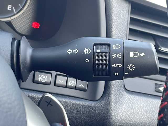 レクサス ＲＸ 450h Fスポーツ 三重県 2017(平29)年 5.6万km ホワイトノーヴァガラスフレーク メーカーオプション/・マークレビンソンプレミアムサラウンドサウンドシステム/・ムーンルーフ/・パノラミックビューモニター/・ブラインドスポットモニター/・クリアランスソナー/・リアクロストラフィックアラート/・リアクロストラフィックオートブレーキ/・後席電動格納シート/・後席シートヒーター/セーフティシステムプラス/・プリクラッシュセーフティシステム/・レーンキーピングアシスト/・オートマチックハイビーム/・レーダークルーズコントロール/TRDエアロ/TRDマフラー/純正12.3型SDナビ/フルセグTV/【CD/DVD/BD/SD/Bluetooth/USB/AUX】/ビルトインETC2.0/パドルシフト/ステアリングヒーター/ヘッドアップディスプレイ/AC100V電源/レザーシート/D/N席シートベンチレーション/全席シートヒーター/全席パワーシート/パワーバックドア/オートライト/角型三眼LEDヘッドランプ/LEDシーケンシャルターンランプ/LEDフロントフォグランプ/235/55R20インチ純正AW/【社外AW/スタッドレスタイヤ積込】/プッシュスタート/スマートキー/スペアキー/純正フロアマット