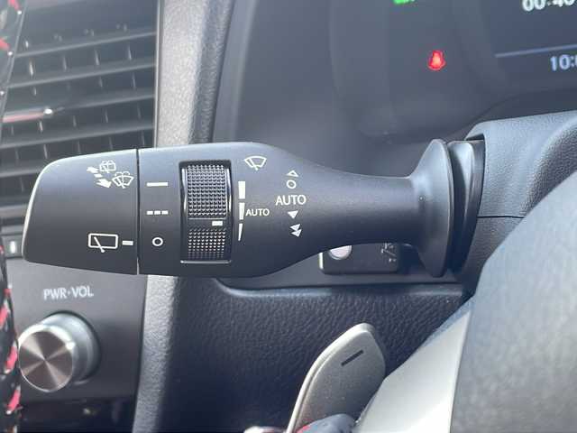 レクサス ＲＸ 450h Fスポーツ 三重県 2017(平29)年 5.6万km ホワイトノーヴァガラスフレーク メーカーオプション/・マークレビンソンプレミアムサラウンドサウンドシステム/・ムーンルーフ/・パノラミックビューモニター/・ブラインドスポットモニター/・クリアランスソナー/・リアクロストラフィックアラート/・リアクロストラフィックオートブレーキ/・後席電動格納シート/・後席シートヒーター/セーフティシステムプラス/・プリクラッシュセーフティシステム/・レーンキーピングアシスト/・オートマチックハイビーム/・レーダークルーズコントロール/TRDエアロ/TRDマフラー/純正12.3型SDナビ/フルセグTV/【CD/DVD/BD/SD/Bluetooth/USB/AUX】/ビルトインETC2.0/パドルシフト/ステアリングヒーター/ヘッドアップディスプレイ/AC100V電源/レザーシート/D/N席シートベンチレーション/全席シートヒーター/全席パワーシート/パワーバックドア/オートライト/角型三眼LEDヘッドランプ/LEDシーケンシャルターンランプ/LEDフロントフォグランプ/235/55R20インチ純正AW/【社外AW/スタッドレスタイヤ積込】/プッシュスタート/スマートキー/スペアキー/純正フロアマット