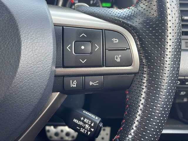 レクサス ＲＸ 450h Fスポーツ 三重県 2017(平29)年 5.6万km ホワイトノーヴァガラスフレーク メーカーオプション/・マークレビンソンプレミアムサラウンドサウンドシステム/・ムーンルーフ/・パノラミックビューモニター/・ブラインドスポットモニター/・クリアランスソナー/・リアクロストラフィックアラート/・リアクロストラフィックオートブレーキ/・後席電動格納シート/・後席シートヒーター/セーフティシステムプラス/・プリクラッシュセーフティシステム/・レーンキーピングアシスト/・オートマチックハイビーム/・レーダークルーズコントロール/TRDエアロ/TRDマフラー/純正12.3型SDナビ/フルセグTV/【CD/DVD/BD/SD/Bluetooth/USB/AUX】/ビルトインETC2.0/パドルシフト/ステアリングヒーター/ヘッドアップディスプレイ/AC100V電源/レザーシート/D/N席シートベンチレーション/全席シートヒーター/全席パワーシート/パワーバックドア/オートライト/角型三眼LEDヘッドランプ/LEDシーケンシャルターンランプ/LEDフロントフォグランプ/235/55R20インチ純正AW/【社外AW/スタッドレスタイヤ積込】/プッシュスタート/スマートキー/スペアキー/純正フロアマット