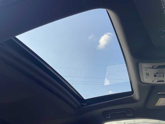 レクサス ＲＸ 450h Fスポーツ 三重県 2017(平29)年 5.6万km ホワイトノーヴァガラスフレーク メーカーオプション/・マークレビンソンプレミアムサラウンドサウンドシステム/・ムーンルーフ/・パノラミックビューモニター/・ブラインドスポットモニター/・クリアランスソナー/・リアクロストラフィックアラート/・リアクロストラフィックオートブレーキ/・後席電動格納シート/・後席シートヒーター/セーフティシステムプラス/・プリクラッシュセーフティシステム/・レーンキーピングアシスト/・オートマチックハイビーム/・レーダークルーズコントロール/TRDエアロ/TRDマフラー/純正12.3型SDナビ/フルセグTV/【CD/DVD/BD/SD/Bluetooth/USB/AUX】/ビルトインETC2.0/パドルシフト/ステアリングヒーター/ヘッドアップディスプレイ/AC100V電源/レザーシート/D/N席シートベンチレーション/全席シートヒーター/全席パワーシート/パワーバックドア/オートライト/角型三眼LEDヘッドランプ/LEDシーケンシャルターンランプ/LEDフロントフォグランプ/235/55R20インチ純正AW/【社外AW/スタッドレスタイヤ積込】/プッシュスタート/スマートキー/スペアキー/純正フロアマット