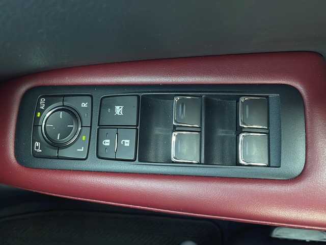 レクサス ＲＸ 450h Fスポーツ 三重県 2017(平29)年 5.6万km ホワイトノーヴァガラスフレーク メーカーオプション/・マークレビンソンプレミアムサラウンドサウンドシステム/・ムーンルーフ/・パノラミックビューモニター/・ブラインドスポットモニター/・クリアランスソナー/・リアクロストラフィックアラート/・リアクロストラフィックオートブレーキ/・後席電動格納シート/・後席シートヒーター/セーフティシステムプラス/・プリクラッシュセーフティシステム/・レーンキーピングアシスト/・オートマチックハイビーム/・レーダークルーズコントロール/TRDエアロ/TRDマフラー/純正12.3型SDナビ/フルセグTV/【CD/DVD/BD/SD/Bluetooth/USB/AUX】/ビルトインETC2.0/パドルシフト/ステアリングヒーター/ヘッドアップディスプレイ/AC100V電源/レザーシート/D/N席シートベンチレーション/全席シートヒーター/全席パワーシート/パワーバックドア/オートライト/角型三眼LEDヘッドランプ/LEDシーケンシャルターンランプ/LEDフロントフォグランプ/235/55R20インチ純正AW/【社外AW/スタッドレスタイヤ積込】/プッシュスタート/スマートキー/スペアキー/純正フロアマット