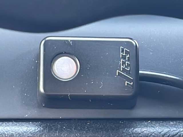 レクサス ＲＸ 450h Fスポーツ 三重県 2017(平29)年 5.6万km ホワイトノーヴァガラスフレーク メーカーオプション/・マークレビンソンプレミアムサラウンドサウンドシステム/・ムーンルーフ/・パノラミックビューモニター/・ブラインドスポットモニター/・クリアランスソナー/・リアクロストラフィックアラート/・リアクロストラフィックオートブレーキ/・後席電動格納シート/・後席シートヒーター/セーフティシステムプラス/・プリクラッシュセーフティシステム/・レーンキーピングアシスト/・オートマチックハイビーム/・レーダークルーズコントロール/TRDエアロ/TRDマフラー/純正12.3型SDナビ/フルセグTV/【CD/DVD/BD/SD/Bluetooth/USB/AUX】/ビルトインETC2.0/パドルシフト/ステアリングヒーター/ヘッドアップディスプレイ/AC100V電源/レザーシート/D/N席シートベンチレーション/全席シートヒーター/全席パワーシート/パワーバックドア/オートライト/角型三眼LEDヘッドランプ/LEDシーケンシャルターンランプ/LEDフロントフォグランプ/235/55R20インチ純正AW/【社外AW/スタッドレスタイヤ積込】/プッシュスタート/スマートキー/スペアキー/純正フロアマット