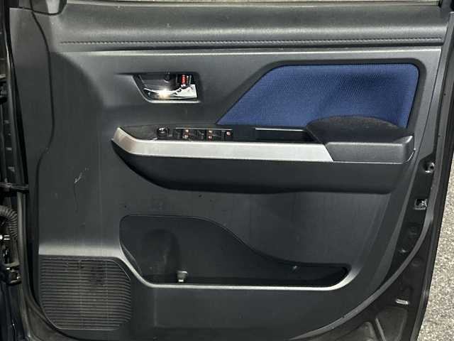 トヨタ ルーミー カスタムG 愛知県 2020(令2)年 4.9万km ブラックマイカメタリック ・禁煙車/・ワンオーナー/・純正ナビTV/　(NSCN-W68)/・Bluetooth/AUX/・バックカメラ/・ビルトインETC/・社外デジタルインナーミラー/・スマートアシスト３/・クルーズコントロール/・両側パワースライドドア/・前席シートヒーター/・アイドリングストップ/・コーナーセンサー/・ステアスイッチ/・プッシュスタート/・電動格納ミラーウインカー/・LEDオートライト/・フォグランプ/・横滑り防止装置/・ドアバイザー/・純正フロアマット/・新車保証書/取扱説明書/・スペアキー