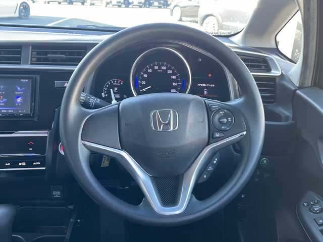 ホンダ フィット 13G Fパッケージ 三重県 2019(令1)年 3.6万km クリスタルブラックパール 社外ナビ/バックカメラ/レーダークルーズコントロール/レーンキープアシスト/社外ＥＴＣ/電動格納ミラー/横滑り防止装置/衝突被害軽減システム/盗難防止装置/ＵＳＢ入力/Bluetooth接続/CD/DVD再生/禁煙車