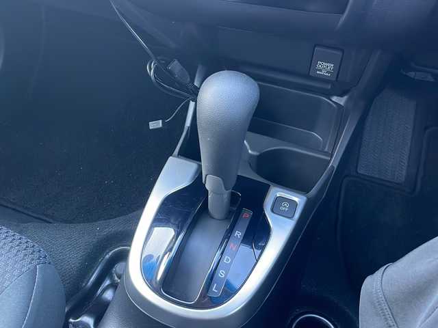 ホンダ フィット 13G Fパッケージ 三重県 2019(令1)年 3.6万km クリスタルブラックパール 社外ナビ/バックカメラ/レーダークルーズコントロール/レーンキープアシスト/社外ＥＴＣ/電動格納ミラー/横滑り防止装置/衝突被害軽減システム/盗難防止装置/ＵＳＢ入力/Bluetooth接続/CD/DVD再生/禁煙車