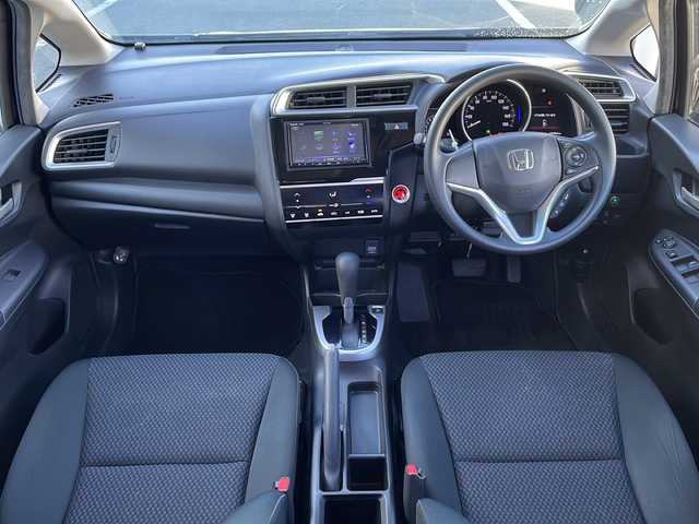 ホンダ フィット 13G Fパッケージ 三重県 2019(令1)年 3.6万km クリスタルブラックパール 社外ナビ/バックカメラ/レーダークルーズコントロール/レーンキープアシスト/社外ＥＴＣ/電動格納ミラー/横滑り防止装置/衝突被害軽減システム/盗難防止装置/ＵＳＢ入力/Bluetooth接続/CD/DVD再生/禁煙車