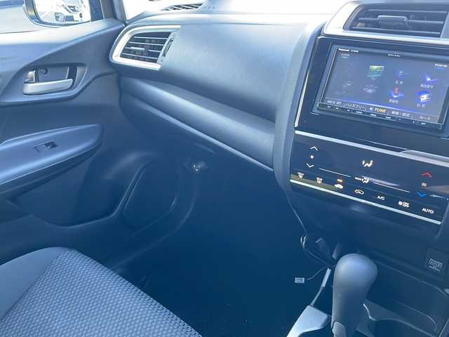 ホンダ フィット 13G Fパッケージ 三重県 2019(令1)年 3.6万km クリスタルブラックパール 社外ナビ/バックカメラ/レーダークルーズコントロール/レーンキープアシスト/社外ＥＴＣ/電動格納ミラー/横滑り防止装置/衝突被害軽減システム/盗難防止装置/ＵＳＢ入力/Bluetooth接続/CD/DVD再生/禁煙車