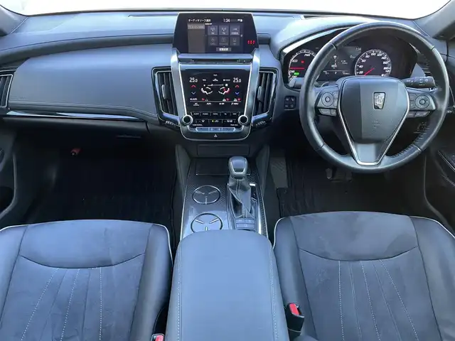 トヨタ クラウン ハイブリッド RS アドバンス 静岡県 2019(平31)年 4.5万km ホワイトパールクリスタルシャイン 純正ナビ/・フルセグTV/・Bluetooth接続/・DVD再生/・USB入力端子/トヨタセーフティーセンス/パークアシスト/パノラミックビューモニター/プリクラッシュセーフティ/ブラインドスポットモニター/ヘッドアップディスプレイ/AC100V電源/レーダークルーズコントロール/電動パーキングブレーキ/オートブレーキホールド/プッシュスタート/スマートキー/前席シートヒーター/ステアリングヒーター/前席パワーシート/運転席シートメモリー/LEDオートライト/オートハイビーム/ビルトインETC/ドライブレコーダー/レーンキープアシスト/横滑り防止装置/純正フロアマット/純正18インチアルミホイール