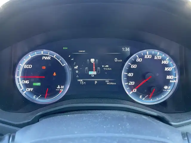 トヨタ クラウン ハイブリッド RS アドバンス 静岡県 2019(平31)年 4.5万km ホワイトパールクリスタルシャイン 純正ナビ/・フルセグTV/・Bluetooth接続/・DVD再生/・USB入力端子/トヨタセーフティーセンス/パークアシスト/パノラミックビューモニター/プリクラッシュセーフティ/ブラインドスポットモニター/ヘッドアップディスプレイ/AC100V電源/レーダークルーズコントロール/電動パーキングブレーキ/オートブレーキホールド/プッシュスタート/スマートキー/前席シートヒーター/ステアリングヒーター/前席パワーシート/運転席シートメモリー/LEDオートライト/オートハイビーム/ビルトインETC/ドライブレコーダー/レーンキープアシスト/横滑り防止装置/純正フロアマット/純正18インチアルミホイール