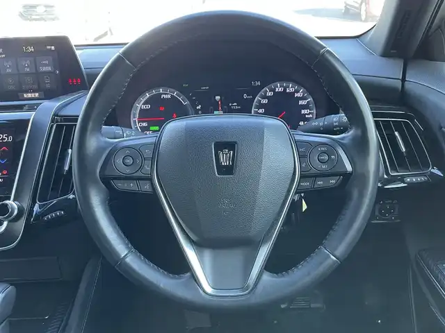 トヨタ クラウン ハイブリッド RS アドバンス 静岡県 2019(平31)年 4.5万km ホワイトパールクリスタルシャイン 純正ナビ/・フルセグTV/・Bluetooth接続/・DVD再生/・USB入力端子/トヨタセーフティーセンス/パークアシスト/パノラミックビューモニター/プリクラッシュセーフティ/ブラインドスポットモニター/ヘッドアップディスプレイ/AC100V電源/レーダークルーズコントロール/電動パーキングブレーキ/オートブレーキホールド/プッシュスタート/スマートキー/前席シートヒーター/ステアリングヒーター/前席パワーシート/運転席シートメモリー/LEDオートライト/オートハイビーム/ビルトインETC/ドライブレコーダー/レーンキープアシスト/横滑り防止装置/純正フロアマット/純正18インチアルミホイール