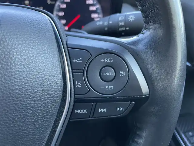 トヨタ クラウン ハイブリッド RS アドバンス 静岡県 2019(平31)年 4.5万km ホワイトパールクリスタルシャイン 純正ナビ/・フルセグTV/・Bluetooth接続/・DVD再生/・USB入力端子/トヨタセーフティーセンス/パークアシスト/パノラミックビューモニター/プリクラッシュセーフティ/ブラインドスポットモニター/ヘッドアップディスプレイ/AC100V電源/レーダークルーズコントロール/電動パーキングブレーキ/オートブレーキホールド/プッシュスタート/スマートキー/前席シートヒーター/ステアリングヒーター/前席パワーシート/運転席シートメモリー/LEDオートライト/オートハイビーム/ビルトインETC/ドライブレコーダー/レーンキープアシスト/横滑り防止装置/純正フロアマット/純正18インチアルミホイール