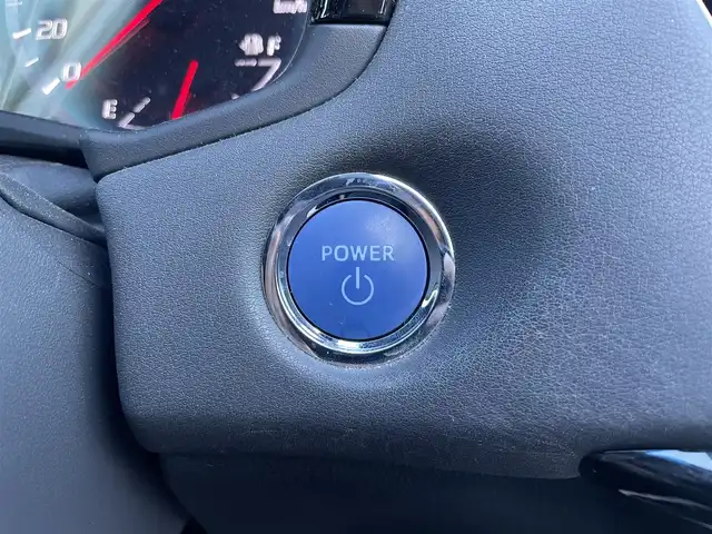 トヨタ クラウン ハイブリッド RS アドバンス 静岡県 2019(平31)年 4.5万km ホワイトパールクリスタルシャイン 純正ナビ/・フルセグTV/・Bluetooth接続/・DVD再生/・USB入力端子/トヨタセーフティーセンス/パークアシスト/パノラミックビューモニター/プリクラッシュセーフティ/ブラインドスポットモニター/ヘッドアップディスプレイ/AC100V電源/レーダークルーズコントロール/電動パーキングブレーキ/オートブレーキホールド/プッシュスタート/スマートキー/前席シートヒーター/ステアリングヒーター/前席パワーシート/運転席シートメモリー/LEDオートライト/オートハイビーム/ビルトインETC/ドライブレコーダー/レーンキープアシスト/横滑り防止装置/純正フロアマット/純正18インチアルミホイール