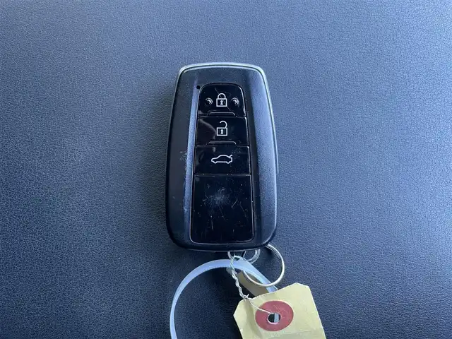 トヨタ クラウン ハイブリッド RS アドバンス 静岡県 2019(平31)年 4.5万km ホワイトパールクリスタルシャイン 純正ナビ/・フルセグTV/・Bluetooth接続/・DVD再生/・USB入力端子/トヨタセーフティーセンス/パークアシスト/パノラミックビューモニター/プリクラッシュセーフティ/ブラインドスポットモニター/ヘッドアップディスプレイ/AC100V電源/レーダークルーズコントロール/電動パーキングブレーキ/オートブレーキホールド/プッシュスタート/スマートキー/前席シートヒーター/ステアリングヒーター/前席パワーシート/運転席シートメモリー/LEDオートライト/オートハイビーム/ビルトインETC/ドライブレコーダー/レーンキープアシスト/横滑り防止装置/純正フロアマット/純正18インチアルミホイール