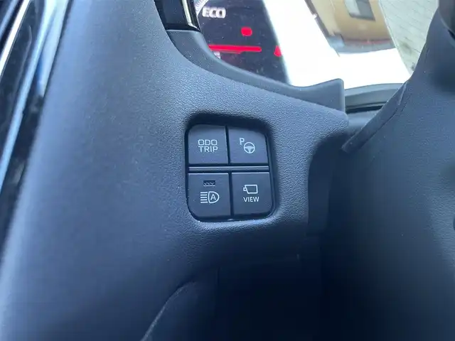 トヨタ クラウン ハイブリッド RS アドバンス 静岡県 2019(平31)年 4.5万km ホワイトパールクリスタルシャイン 純正ナビ/・フルセグTV/・Bluetooth接続/・DVD再生/・USB入力端子/トヨタセーフティーセンス/パークアシスト/パノラミックビューモニター/プリクラッシュセーフティ/ブラインドスポットモニター/ヘッドアップディスプレイ/AC100V電源/レーダークルーズコントロール/電動パーキングブレーキ/オートブレーキホールド/プッシュスタート/スマートキー/前席シートヒーター/ステアリングヒーター/前席パワーシート/運転席シートメモリー/LEDオートライト/オートハイビーム/ビルトインETC/ドライブレコーダー/レーンキープアシスト/横滑り防止装置/純正フロアマット/純正18インチアルミホイール