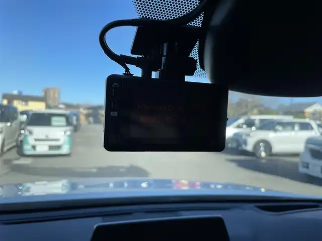 トヨタ クラウン ハイブリッド RS アドバンス 静岡県 2019(平31)年 4.5万km ホワイトパールクリスタルシャイン 純正ナビ/・フルセグTV/・Bluetooth接続/・DVD再生/・USB入力端子/トヨタセーフティーセンス/パークアシスト/パノラミックビューモニター/プリクラッシュセーフティ/ブラインドスポットモニター/ヘッドアップディスプレイ/AC100V電源/レーダークルーズコントロール/電動パーキングブレーキ/オートブレーキホールド/プッシュスタート/スマートキー/前席シートヒーター/ステアリングヒーター/前席パワーシート/運転席シートメモリー/LEDオートライト/オートハイビーム/ビルトインETC/ドライブレコーダー/レーンキープアシスト/横滑り防止装置/純正フロアマット/純正18インチアルミホイール