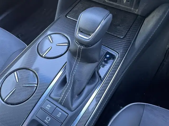 トヨタ クラウン ハイブリッド RS アドバンス 静岡県 2019(平31)年 4.5万km ホワイトパールクリスタルシャイン 純正ナビ/・フルセグTV/・Bluetooth接続/・DVD再生/・USB入力端子/トヨタセーフティーセンス/パークアシスト/パノラミックビューモニター/プリクラッシュセーフティ/ブラインドスポットモニター/ヘッドアップディスプレイ/AC100V電源/レーダークルーズコントロール/電動パーキングブレーキ/オートブレーキホールド/プッシュスタート/スマートキー/前席シートヒーター/ステアリングヒーター/前席パワーシート/運転席シートメモリー/LEDオートライト/オートハイビーム/ビルトインETC/ドライブレコーダー/レーンキープアシスト/横滑り防止装置/純正フロアマット/純正18インチアルミホイール