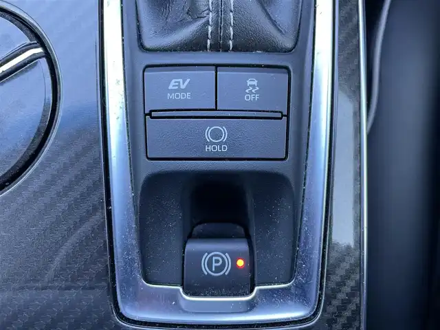 トヨタ クラウン ハイブリッド RS アドバンス 静岡県 2019(平31)年 4.5万km ホワイトパールクリスタルシャイン 純正ナビ/・フルセグTV/・Bluetooth接続/・DVD再生/・USB入力端子/トヨタセーフティーセンス/パークアシスト/パノラミックビューモニター/プリクラッシュセーフティ/ブラインドスポットモニター/ヘッドアップディスプレイ/AC100V電源/レーダークルーズコントロール/電動パーキングブレーキ/オートブレーキホールド/プッシュスタート/スマートキー/前席シートヒーター/ステアリングヒーター/前席パワーシート/運転席シートメモリー/LEDオートライト/オートハイビーム/ビルトインETC/ドライブレコーダー/レーンキープアシスト/横滑り防止装置/純正フロアマット/純正18インチアルミホイール