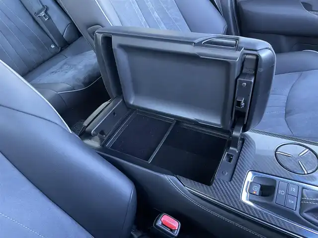 トヨタ クラウン ハイブリッド RS アドバンス 静岡県 2019(平31)年 4.5万km ホワイトパールクリスタルシャイン 純正ナビ/・フルセグTV/・Bluetooth接続/・DVD再生/・USB入力端子/トヨタセーフティーセンス/パークアシスト/パノラミックビューモニター/プリクラッシュセーフティ/ブラインドスポットモニター/ヘッドアップディスプレイ/AC100V電源/レーダークルーズコントロール/電動パーキングブレーキ/オートブレーキホールド/プッシュスタート/スマートキー/前席シートヒーター/ステアリングヒーター/前席パワーシート/運転席シートメモリー/LEDオートライト/オートハイビーム/ビルトインETC/ドライブレコーダー/レーンキープアシスト/横滑り防止装置/純正フロアマット/純正18インチアルミホイール