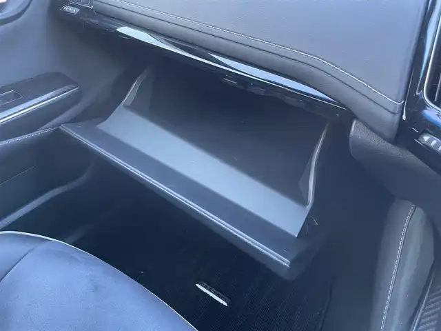 トヨタ クラウン ハイブリッド RS アドバンス 静岡県 2019(平31)年 4.5万km ホワイトパールクリスタルシャイン 純正ナビ/・フルセグTV/・Bluetooth接続/・DVD再生/・USB入力端子/トヨタセーフティーセンス/パークアシスト/パノラミックビューモニター/プリクラッシュセーフティ/ブラインドスポットモニター/ヘッドアップディスプレイ/AC100V電源/レーダークルーズコントロール/電動パーキングブレーキ/オートブレーキホールド/プッシュスタート/スマートキー/前席シートヒーター/ステアリングヒーター/前席パワーシート/運転席シートメモリー/LEDオートライト/オートハイビーム/ビルトインETC/ドライブレコーダー/レーンキープアシスト/横滑り防止装置/純正フロアマット/純正18インチアルミホイール