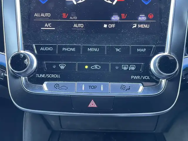 トヨタ クラウン ハイブリッド RS アドバンス 静岡県 2019(平31)年 4.5万km ホワイトパールクリスタルシャイン 純正ナビ/・フルセグTV/・Bluetooth接続/・DVD再生/・USB入力端子/トヨタセーフティーセンス/パークアシスト/パノラミックビューモニター/プリクラッシュセーフティ/ブラインドスポットモニター/ヘッドアップディスプレイ/AC100V電源/レーダークルーズコントロール/電動パーキングブレーキ/オートブレーキホールド/プッシュスタート/スマートキー/前席シートヒーター/ステアリングヒーター/前席パワーシート/運転席シートメモリー/LEDオートライト/オートハイビーム/ビルトインETC/ドライブレコーダー/レーンキープアシスト/横滑り防止装置/純正フロアマット/純正18インチアルミホイール