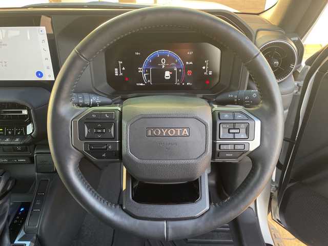 トヨタ ランドクルーザー ２５０ VX 宮崎県 2024(令6)年 1.2万km プラチナホワイトパールマイカ 純正12.3インチディスプレイオーディオ/（フルセグ/BT/HDMI/Miracast）/パノラミックビューモニター/デジタルインナーミラー/ETC2．0/サンルーフ/トヨタセーフティセンス/ブラインドスポットモニター/レーンキープアシスト/クリアランスソナー/レーダークルーズコントロール/前席シートヒーター/エアシート/運転席パワーシート/LEDヘットライト/フォグライト/純正18インチアルミホイール/プッシュエンジンスタート/スマートキー/フロアマット