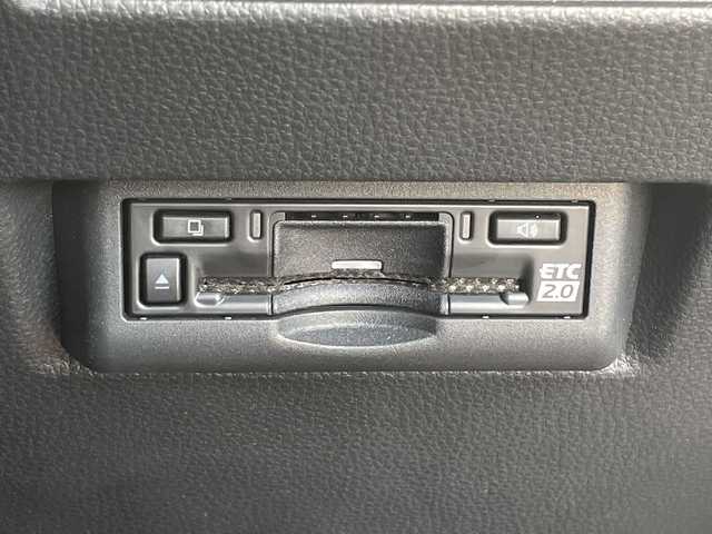 トヨタ ランドクルーザー ２５０ VX 宮崎県 2024(令6)年 1.2万km プラチナホワイトパールマイカ 純正12.3インチディスプレイオーディオ/（フルセグ/BT/HDMI/Miracast）/パノラミックビューモニター/デジタルインナーミラー/ETC2．0/サンルーフ/トヨタセーフティセンス/ブラインドスポットモニター/レーンキープアシスト/クリアランスソナー/レーダークルーズコントロール/前席シートヒーター/エアシート/運転席パワーシート/LEDヘットライト/フォグライト/純正18インチアルミホイール/プッシュエンジンスタート/スマートキー/フロアマット