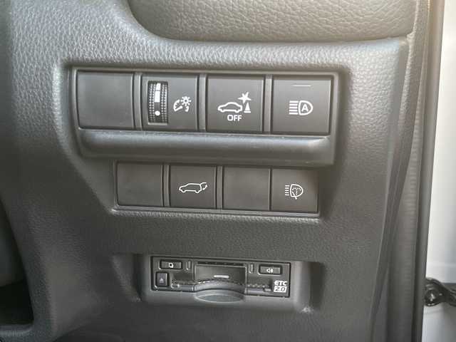 トヨタ ランドクルーザー ２５０ VX 宮崎県 2024(令6)年 1.2万km プラチナホワイトパールマイカ 純正12.3インチディスプレイオーディオ/（フルセグ/BT/HDMI/Miracast）/パノラミックビューモニター/デジタルインナーミラー/ETC2．0/サンルーフ/トヨタセーフティセンス/ブラインドスポットモニター/レーンキープアシスト/クリアランスソナー/レーダークルーズコントロール/前席シートヒーター/エアシート/運転席パワーシート/LEDヘットライト/フォグライト/純正18インチアルミホイール/プッシュエンジンスタート/スマートキー/フロアマット