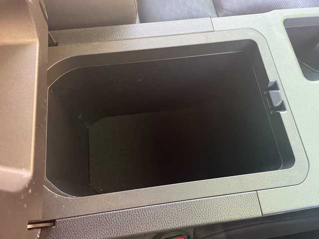 トヨタ ランドクルーザー ２５０ VX 宮崎県 2024(令6)年 1.2万km プラチナホワイトパールマイカ 純正12.3インチディスプレイオーディオ/（フルセグ/BT/HDMI/Miracast）/パノラミックビューモニター/デジタルインナーミラー/ETC2．0/サンルーフ/トヨタセーフティセンス/ブラインドスポットモニター/レーンキープアシスト/クリアランスソナー/レーダークルーズコントロール/前席シートヒーター/エアシート/運転席パワーシート/LEDヘットライト/フォグライト/純正18インチアルミホイール/プッシュエンジンスタート/スマートキー/フロアマット