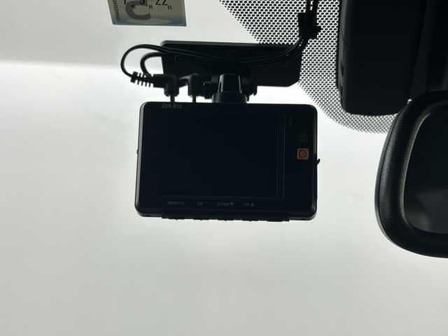 トヨタ Ｃ－ＨＲ G 愛知県 2020(令2)年 3.6万km ホワイトパールクリスタルシャイン 純正8型ディスプレイオーディオ/（Bluetooth/USB）/バックカメラ/トヨタセーフティセンス/・プリクラッシュセーフティ/・オートマチックハイビーム/・ロードサインアシスト/・レーダークルーズコントロール/・レーンディパーチャーアラート/・先行車発進告知/ブラインドスポットモニター/クリアランスソナー/純正ビルトインETC/前後ドライブレコーダー【ZDR-015】/ハーフレザーシート/前席シートヒーター/純正18インチアルミホイール/スマートキー/スペアキー有/LEDヘッドライト/フォグライト/オートライト/電子パーキング/オートブレーキホールド/革巻きステアリング/ステアリングスイッチ/電動格納ミラー/純正フロアマット