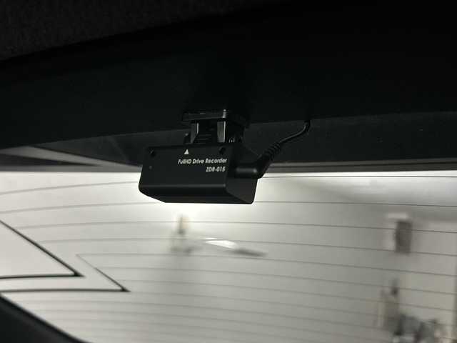 トヨタ Ｃ－ＨＲ G 愛知県 2020(令2)年 3.6万km ホワイトパールクリスタルシャイン 純正8型ディスプレイオーディオ/（Bluetooth/USB）/バックカメラ/トヨタセーフティセンス/・プリクラッシュセーフティ/・オートマチックハイビーム/・ロードサインアシスト/・レーダークルーズコントロール/・レーンディパーチャーアラート/・先行車発進告知/ブラインドスポットモニター/クリアランスソナー/純正ビルトインETC/前後ドライブレコーダー【ZDR-015】/ハーフレザーシート/前席シートヒーター/純正18インチアルミホイール/スマートキー/スペアキー有/LEDヘッドライト/フォグライト/オートライト/電子パーキング/オートブレーキホールド/革巻きステアリング/ステアリングスイッチ/電動格納ミラー/純正フロアマット