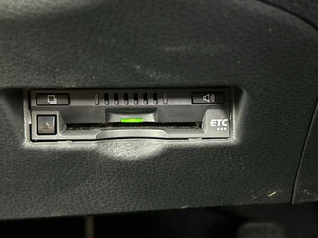 トヨタ Ｃ－ＨＲ G 愛知県 2020(令2)年 3.6万km ホワイトパールクリスタルシャイン 純正8型ディスプレイオーディオ/（Bluetooth/USB）/バックカメラ/トヨタセーフティセンス/・プリクラッシュセーフティ/・オートマチックハイビーム/・ロードサインアシスト/・レーダークルーズコントロール/・レーンディパーチャーアラート/・先行車発進告知/ブラインドスポットモニター/クリアランスソナー/純正ビルトインETC/前後ドライブレコーダー【ZDR-015】/ハーフレザーシート/前席シートヒーター/純正18インチアルミホイール/スマートキー/スペアキー有/LEDヘッドライト/フォグライト/オートライト/電子パーキング/オートブレーキホールド/革巻きステアリング/ステアリングスイッチ/電動格納ミラー/純正フロアマット