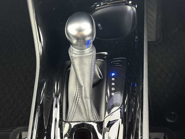 トヨタ Ｃ－ＨＲ G 愛知県 2020(令2)年 3.6万km ホワイトパールクリスタルシャイン 純正8型ディスプレイオーディオ/（Bluetooth/USB）/バックカメラ/トヨタセーフティセンス/・プリクラッシュセーフティ/・オートマチックハイビーム/・ロードサインアシスト/・レーダークルーズコントロール/・レーンディパーチャーアラート/・先行車発進告知/ブラインドスポットモニター/クリアランスソナー/純正ビルトインETC/前後ドライブレコーダー【ZDR-015】/ハーフレザーシート/前席シートヒーター/純正18インチアルミホイール/スマートキー/スペアキー有/LEDヘッドライト/フォグライト/オートライト/電子パーキング/オートブレーキホールド/革巻きステアリング/ステアリングスイッチ/電動格納ミラー/純正フロアマット