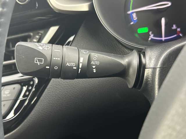 トヨタ Ｃ－ＨＲ G 愛知県 2020(令2)年 3.6万km ホワイトパールクリスタルシャイン 純正8型ディスプレイオーディオ/（Bluetooth/USB）/バックカメラ/トヨタセーフティセンス/・プリクラッシュセーフティ/・オートマチックハイビーム/・ロードサインアシスト/・レーダークルーズコントロール/・レーンディパーチャーアラート/・先行車発進告知/ブラインドスポットモニター/クリアランスソナー/純正ビルトインETC/前後ドライブレコーダー【ZDR-015】/ハーフレザーシート/前席シートヒーター/純正18インチアルミホイール/スマートキー/スペアキー有/LEDヘッドライト/フォグライト/オートライト/電子パーキング/オートブレーキホールド/革巻きステアリング/ステアリングスイッチ/電動格納ミラー/純正フロアマット