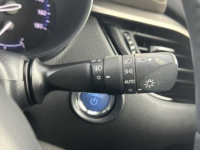 トヨタ Ｃ－ＨＲ G 愛知県 2020(令2)年 3.6万km ホワイトパールクリスタルシャイン 純正8型ディスプレイオーディオ/（Bluetooth/USB）/バックカメラ/トヨタセーフティセンス/・プリクラッシュセーフティ/・オートマチックハイビーム/・ロードサインアシスト/・レーダークルーズコントロール/・レーンディパーチャーアラート/・先行車発進告知/ブラインドスポットモニター/クリアランスソナー/純正ビルトインETC/前後ドライブレコーダー【ZDR-015】/ハーフレザーシート/前席シートヒーター/純正18インチアルミホイール/スマートキー/スペアキー有/LEDヘッドライト/フォグライト/オートライト/電子パーキング/オートブレーキホールド/革巻きステアリング/ステアリングスイッチ/電動格納ミラー/純正フロアマット