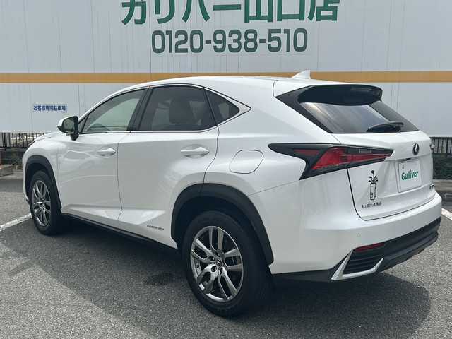 レクサス ＮＸ 300h バージョンL 山口県 2019(令1)年 9.5万km ソニッククォーツ ワンオーナー/純正ナビ/　DVD/CD/SD/MSV/BT/USB/AUX/フルセグTV/全周囲カメラ/赤レザーシート/前席パワーシート/全席シートヒーター/前席エアシート/後席電動収納シート/純正LEDヘッドライト/純正フォグ/オートライト/オートハイビーム/純正18インチアルミホイール/革巻きステアリング/ステアリングスイッチ/ステアリングヒーター/パドルシフト/クルーズコントロール/パワーバックドア/衝突被害軽減ブレーキ/LKA/BSM/横滑り防止/オートパーキングホールド/スマートキー×２/ビルトインETC2.0/純正フロアマット/トノカバー/電動格納ウインカードアミラー(オート機能付き)