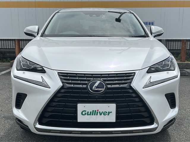 レクサス ＮＸ 300h バージョンL 山口県 2019(令1)年 9.5万km ソニッククォーツ ワンオーナー/純正ナビ/　DVD/CD/SD/MSV/BT/USB/AUX/フルセグTV/全周囲カメラ/赤レザーシート/前席パワーシート/全席シートヒーター/前席エアシート/後席電動収納シート/純正LEDヘッドライト/純正フォグ/オートライト/オートハイビーム/純正18インチアルミホイール/革巻きステアリング/ステアリングスイッチ/ステアリングヒーター/パドルシフト/クルーズコントロール/パワーバックドア/衝突被害軽減ブレーキ/LKA/BSM/横滑り防止/オートパーキングホールド/スマートキー×２/ビルトインETC2.0/純正フロアマット/トノカバー/電動格納ウインカードアミラー(オート機能付き)