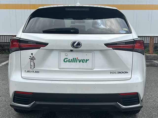 レクサス ＮＸ 300h バージョンL 山口県 2019(令1)年 9.5万km ソニッククォーツ ワンオーナー/純正ナビ/　DVD/CD/SD/MSV/BT/USB/AUX/フルセグTV/全周囲カメラ/赤レザーシート/前席パワーシート/全席シートヒーター/前席エアシート/後席電動収納シート/純正LEDヘッドライト/純正フォグ/オートライト/オートハイビーム/純正18インチアルミホイール/革巻きステアリング/ステアリングスイッチ/ステアリングヒーター/パドルシフト/クルーズコントロール/パワーバックドア/衝突被害軽減ブレーキ/LKA/BSM/横滑り防止/オートパーキングホールド/スマートキー×２/ビルトインETC2.0/純正フロアマット/トノカバー/電動格納ウインカードアミラー(オート機能付き)