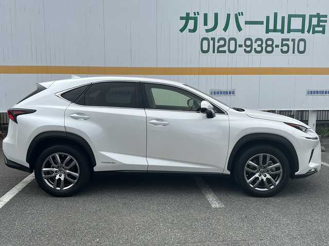レクサス ＮＸ 300h バージョンL 山口県 2019(令1)年 9.5万km ソニッククォーツ ワンオーナー/純正ナビ/　DVD/CD/SD/MSV/BT/USB/AUX/フルセグTV/全周囲カメラ/赤レザーシート/前席パワーシート/全席シートヒーター/前席エアシート/後席電動収納シート/純正LEDヘッドライト/純正フォグ/オートライト/オートハイビーム/純正18インチアルミホイール/革巻きステアリング/ステアリングスイッチ/ステアリングヒーター/パドルシフト/クルーズコントロール/パワーバックドア/衝突被害軽減ブレーキ/LKA/BSM/横滑り防止/オートパーキングホールド/スマートキー×２/ビルトインETC2.0/純正フロアマット/トノカバー/電動格納ウインカードアミラー(オート機能付き)