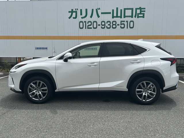 レクサス ＮＸ 300h バージョンL 山口県 2019(令1)年 9.5万km ソニッククォーツ ワンオーナー/純正ナビ/　DVD/CD/SD/MSV/BT/USB/AUX/フルセグTV/全周囲カメラ/赤レザーシート/前席パワーシート/全席シートヒーター/前席エアシート/後席電動収納シート/純正LEDヘッドライト/純正フォグ/オートライト/オートハイビーム/純正18インチアルミホイール/革巻きステアリング/ステアリングスイッチ/ステアリングヒーター/パドルシフト/クルーズコントロール/パワーバックドア/衝突被害軽減ブレーキ/LKA/BSM/横滑り防止/オートパーキングホールド/スマートキー×２/ビルトインETC2.0/純正フロアマット/トノカバー/電動格納ウインカードアミラー(オート機能付き)